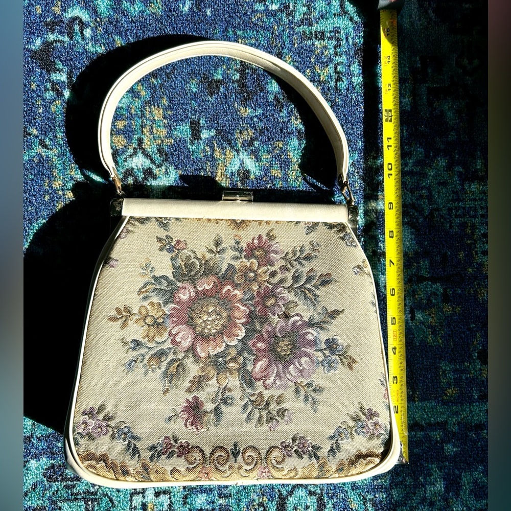 Last Chance Sale! Low Prices 💥 Vintage Floral Cream Purse